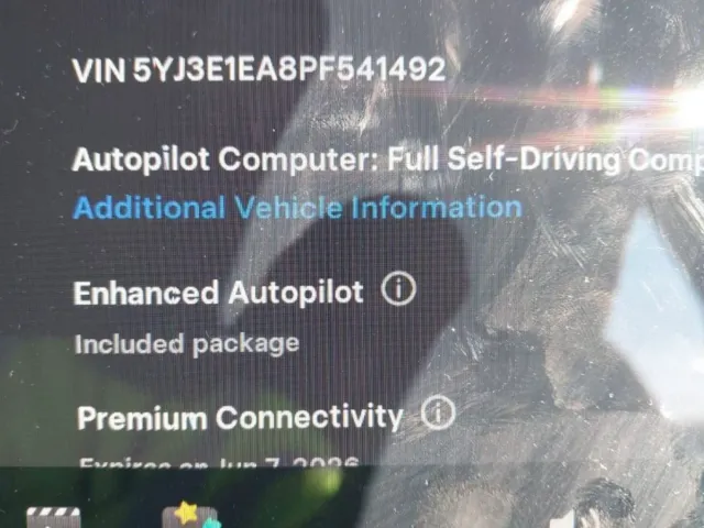 Tesla Model 3 - фото 2