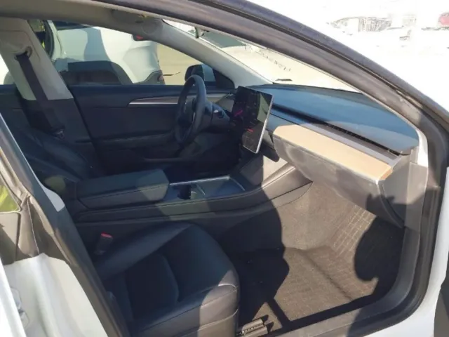 Tesla Model 3 - фото 3