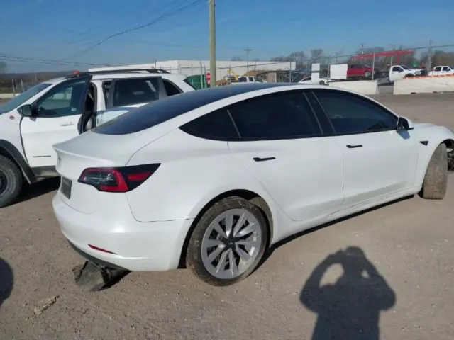 Tesla Model 3 - фото 4