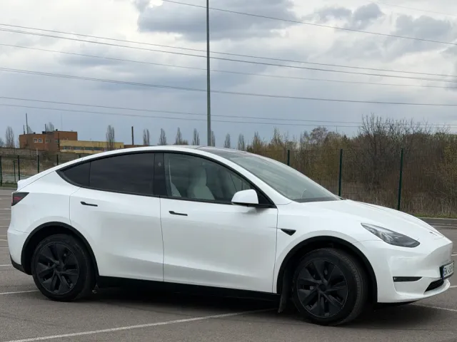Tesla Model Y - фото 3