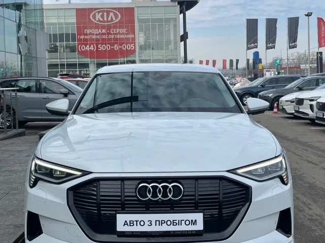 Audi e-tron - фото 5