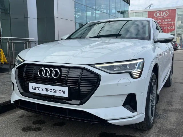 Audi e-tron - фото 2