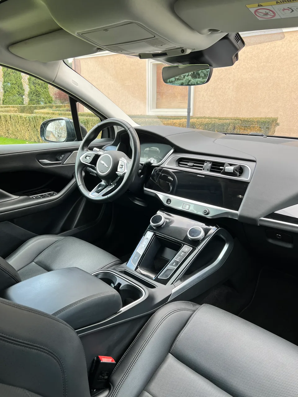 Jaguar I-Pace - фото 9