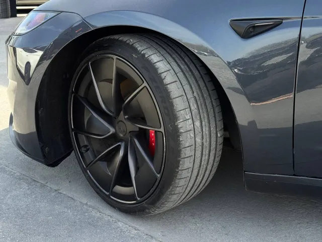 Tesla Model 3 - фото 4