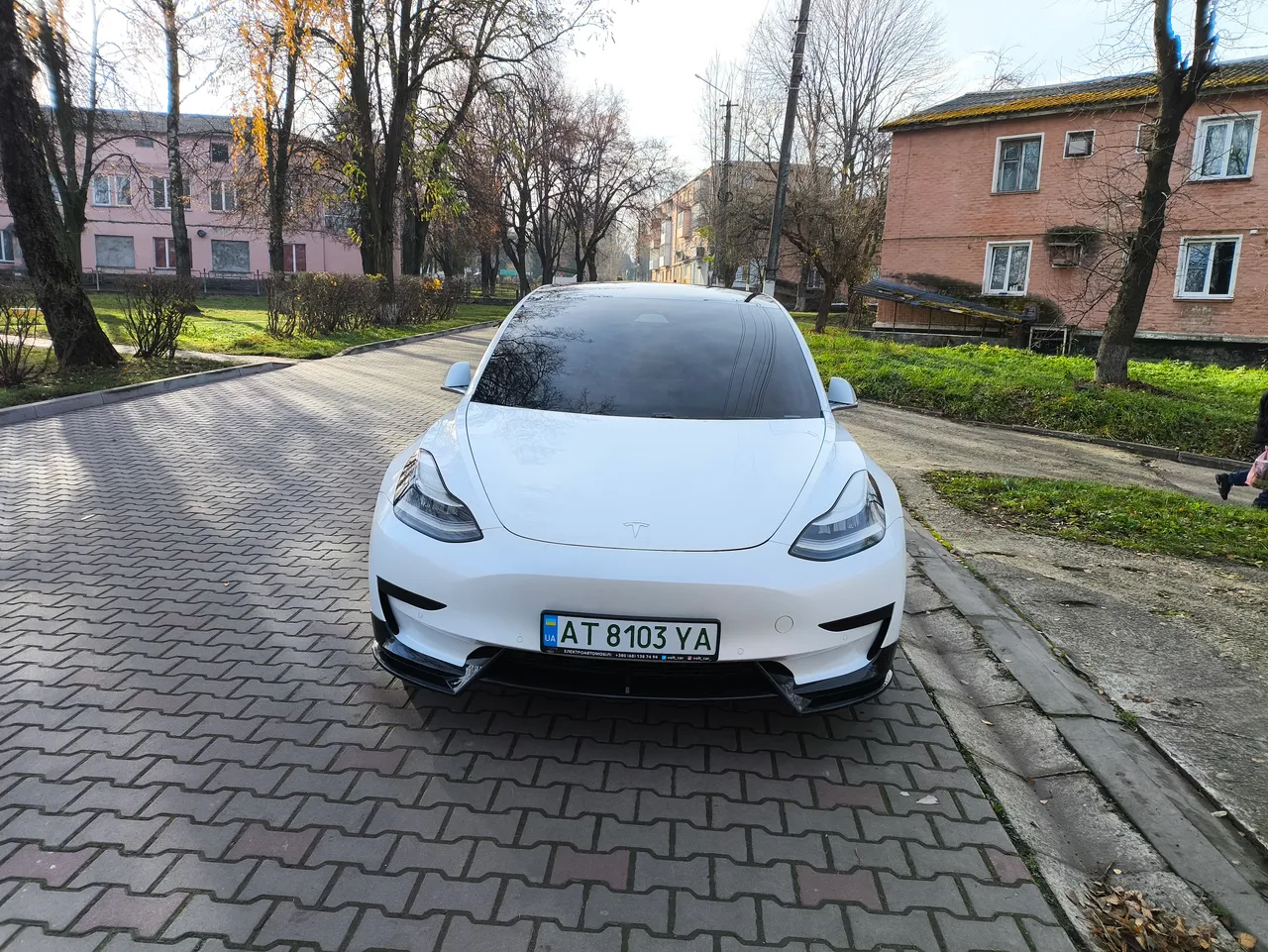 Tesla Model 3 - фото 3