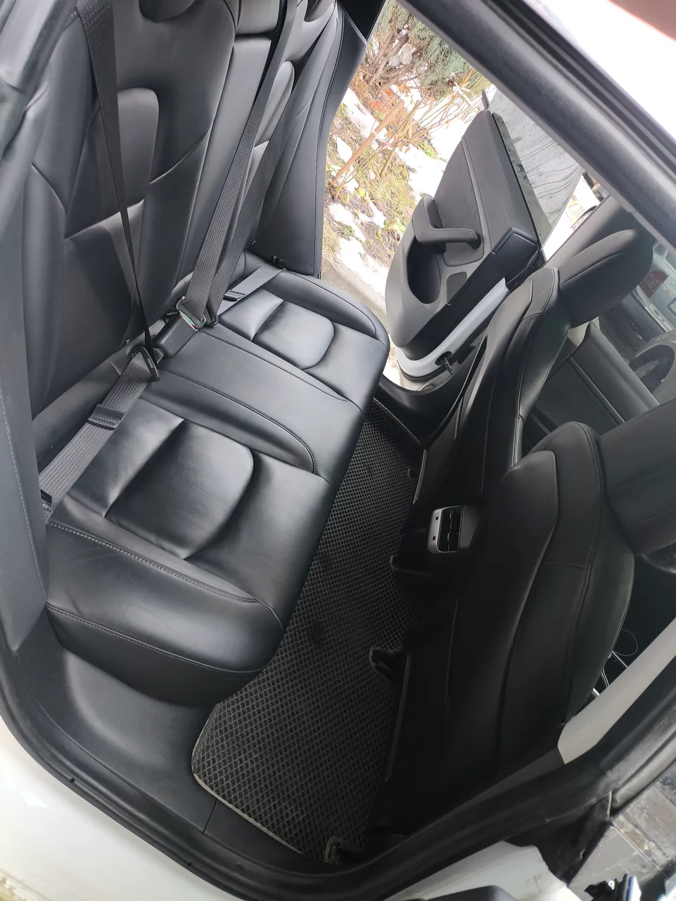 Tesla Model 3 - фото 8