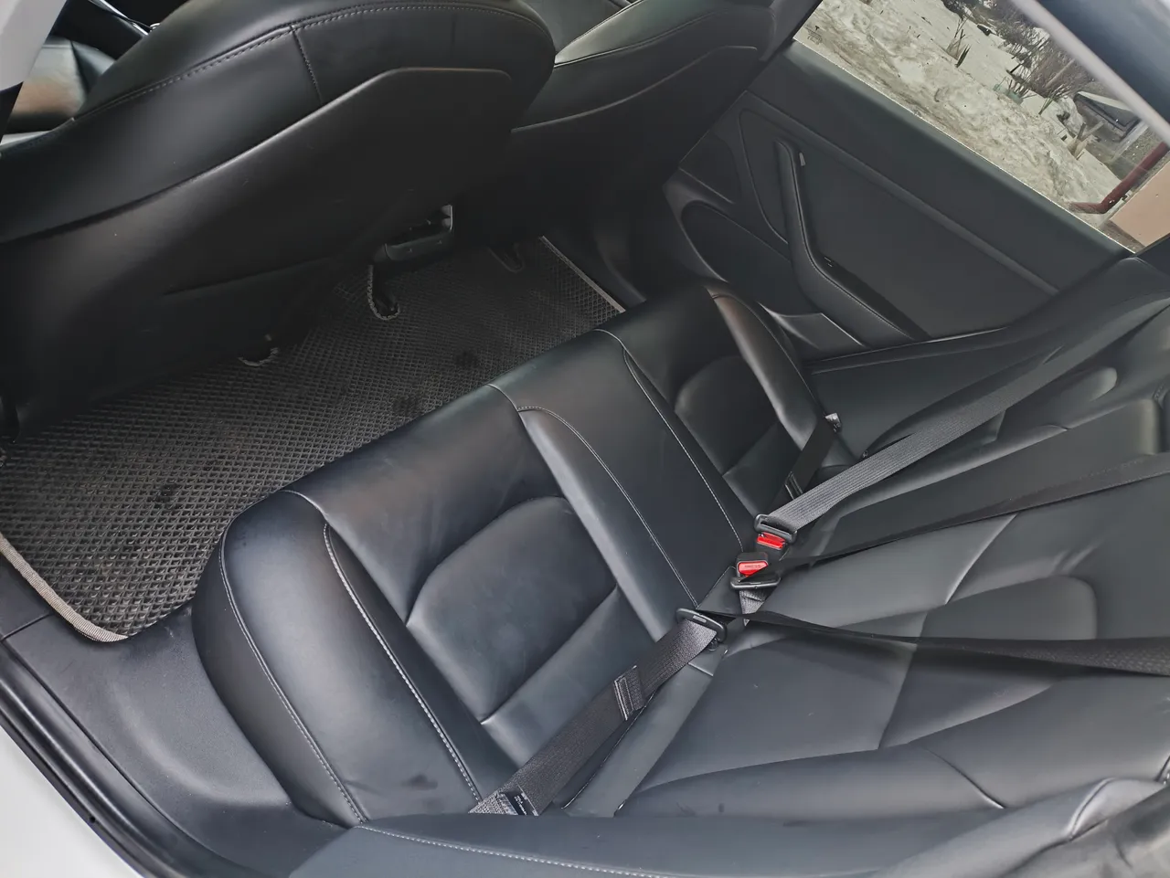 Tesla Model 3 - фото 10