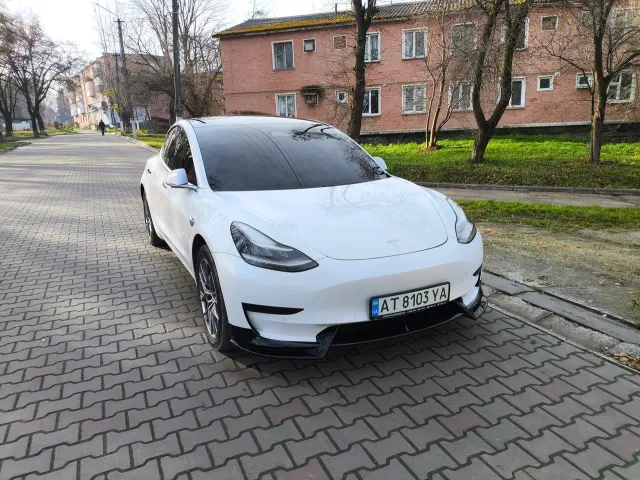Tesla Model 3 - фото 2