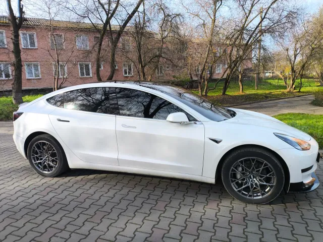 Tesla Model 3 - фото 5