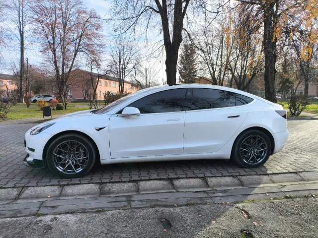 Tesla Model 3 - фото 4