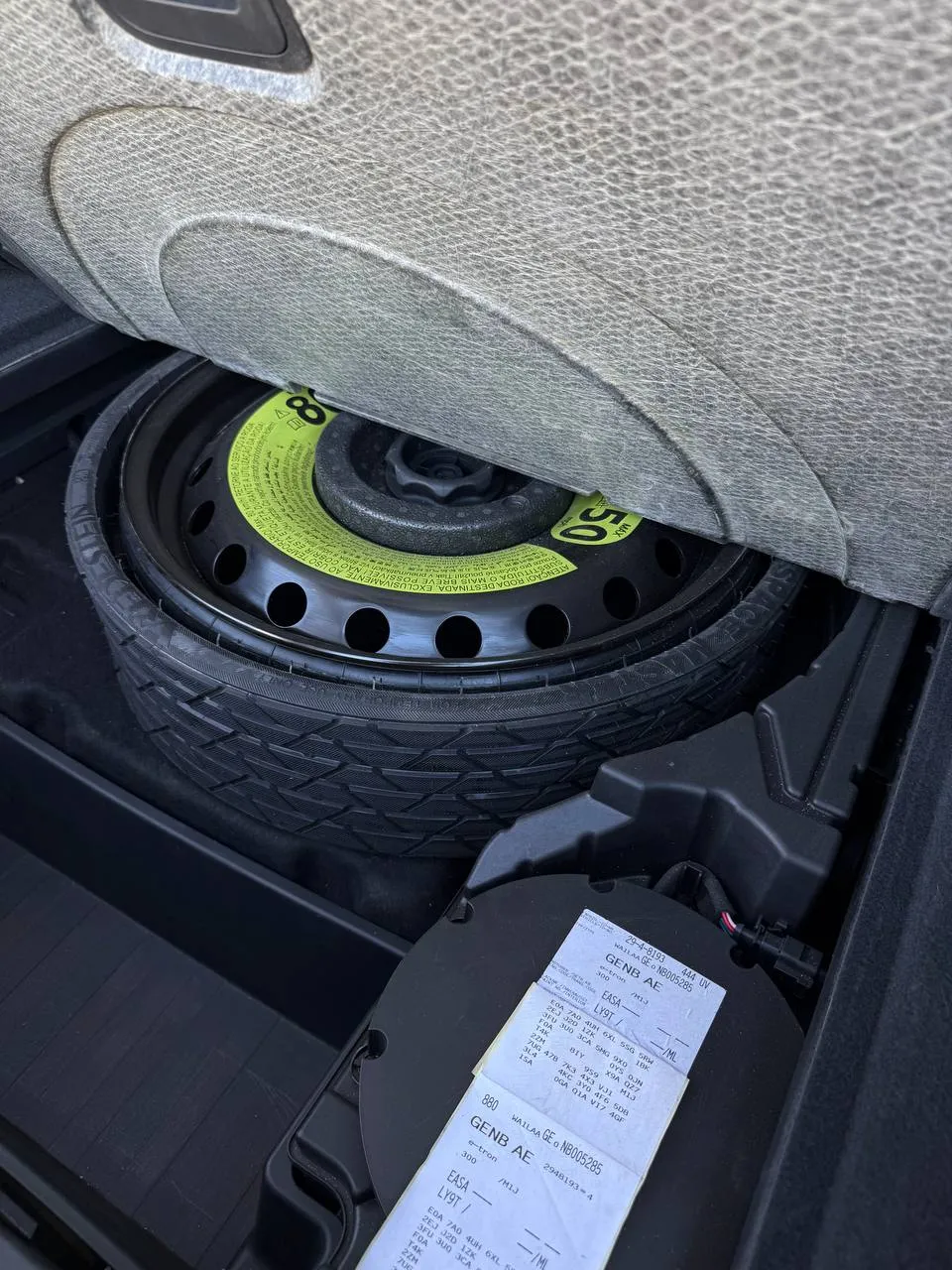 Audi e-tron - фото 9