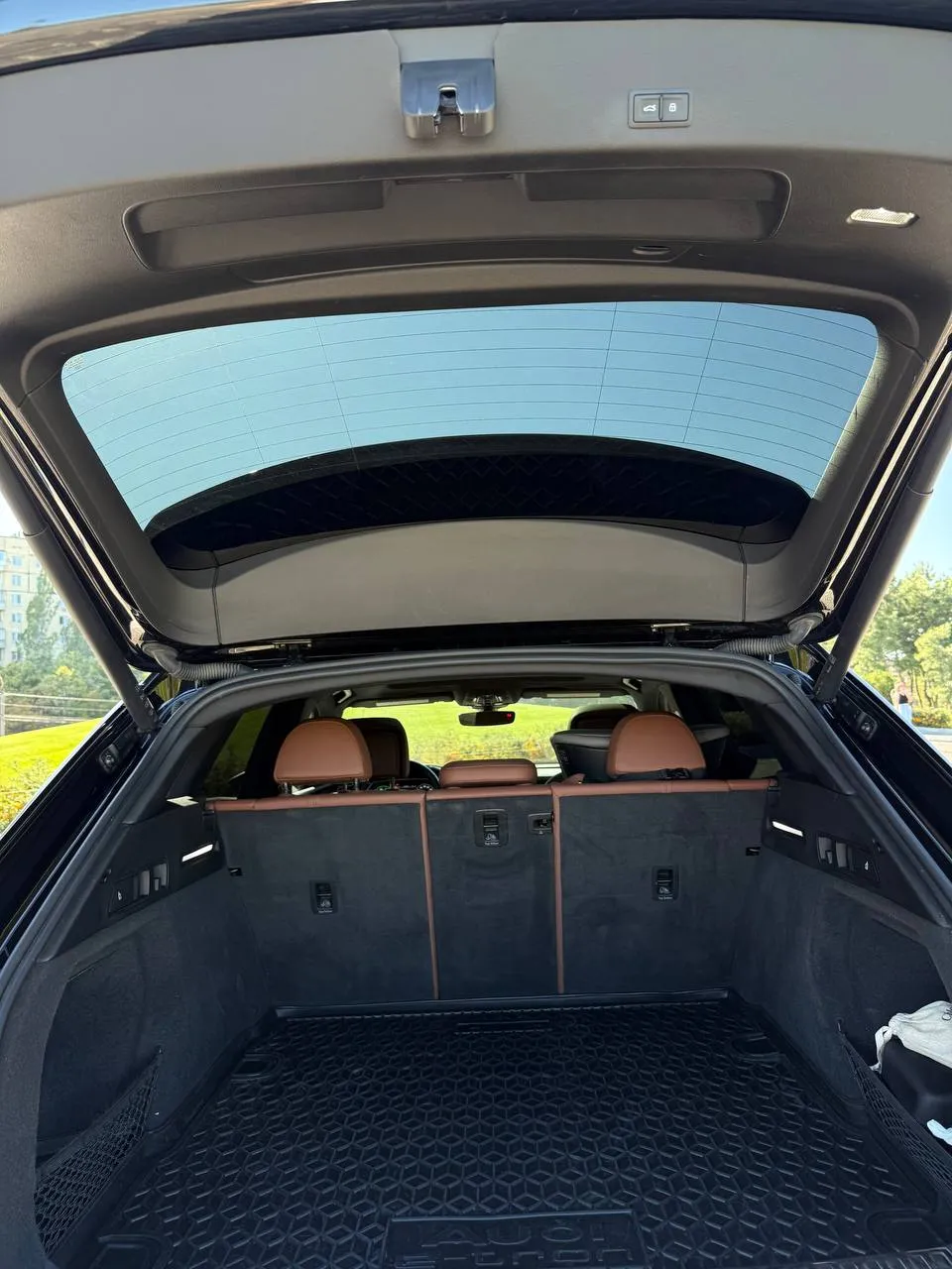 Audi e-tron - фото 8