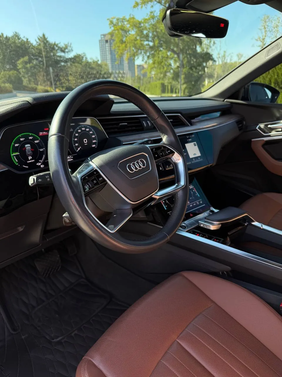 Audi e-tron - фото 12