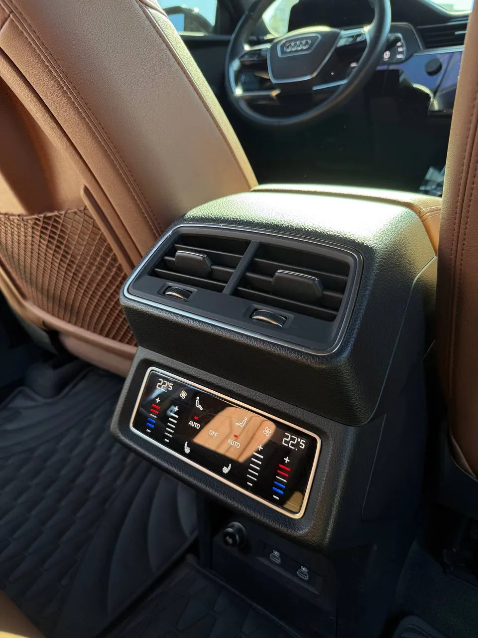 Audi e-tron - фото 13