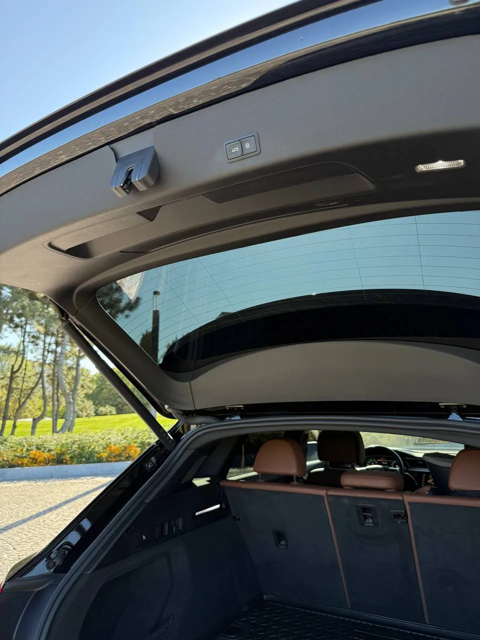 Audi e-tron - фото 7