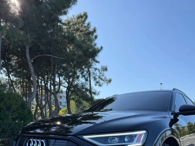 Audi e-tron - фото 1