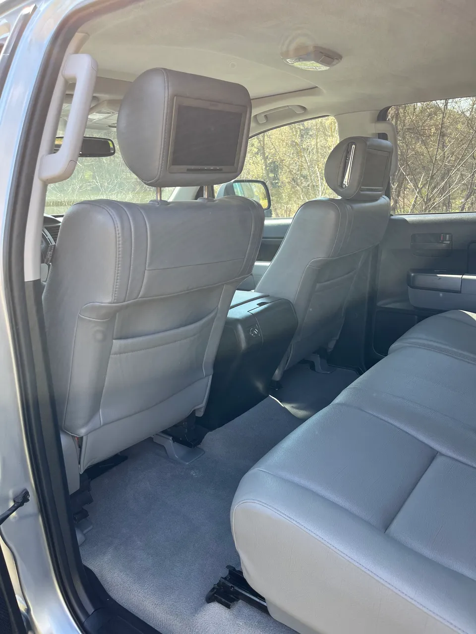 Toyota Tundra - фото 16