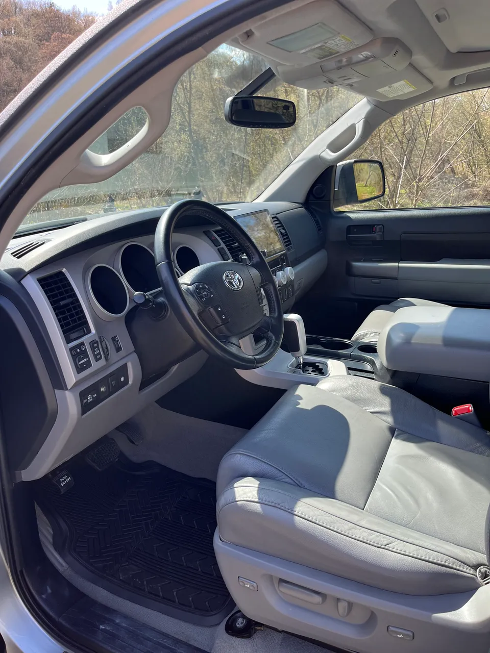 Toyota Tundra - фото 12