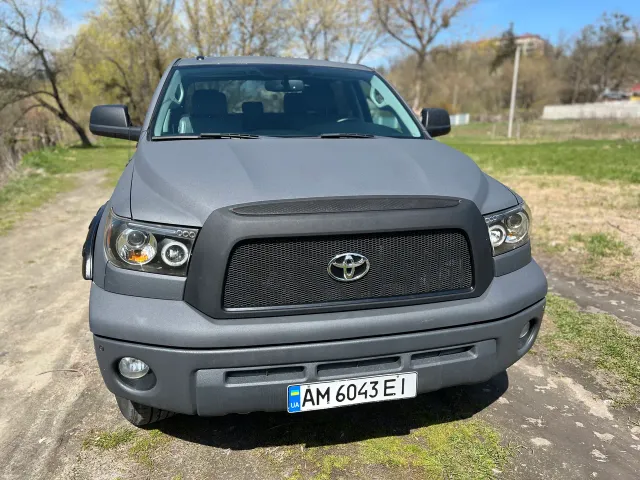 Toyota Tundra - фото 1