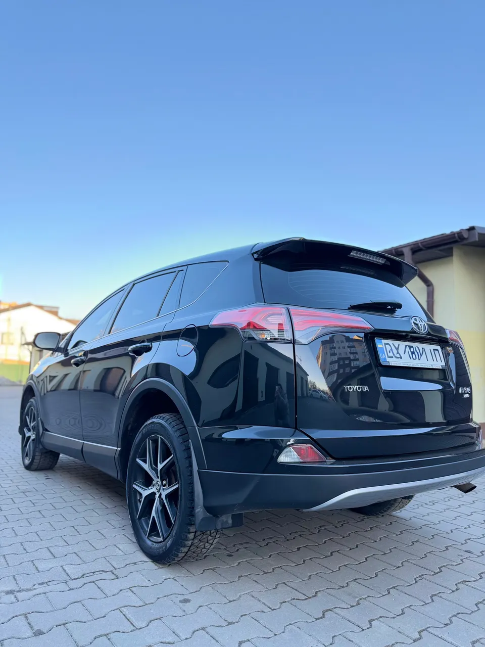 Toyota RAV4 - фото 12