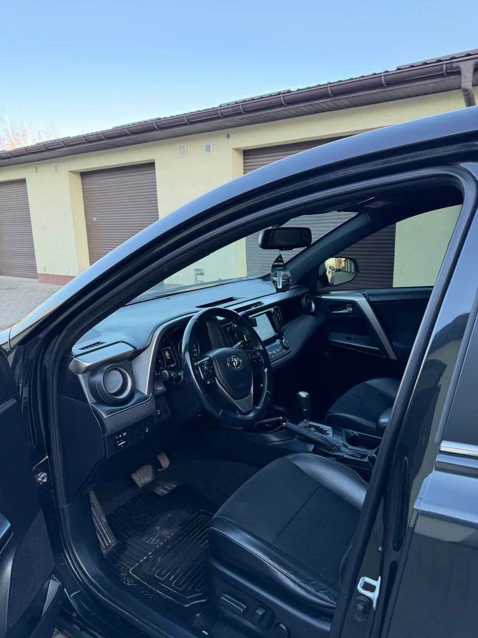 Toyota RAV4 - фото 11