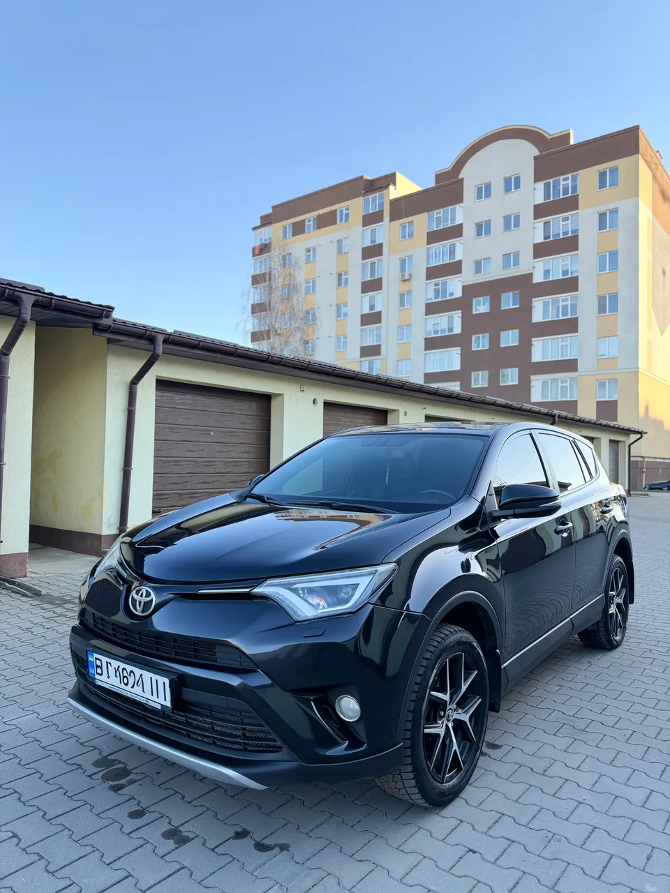 Toyota RAV4 - фото 2