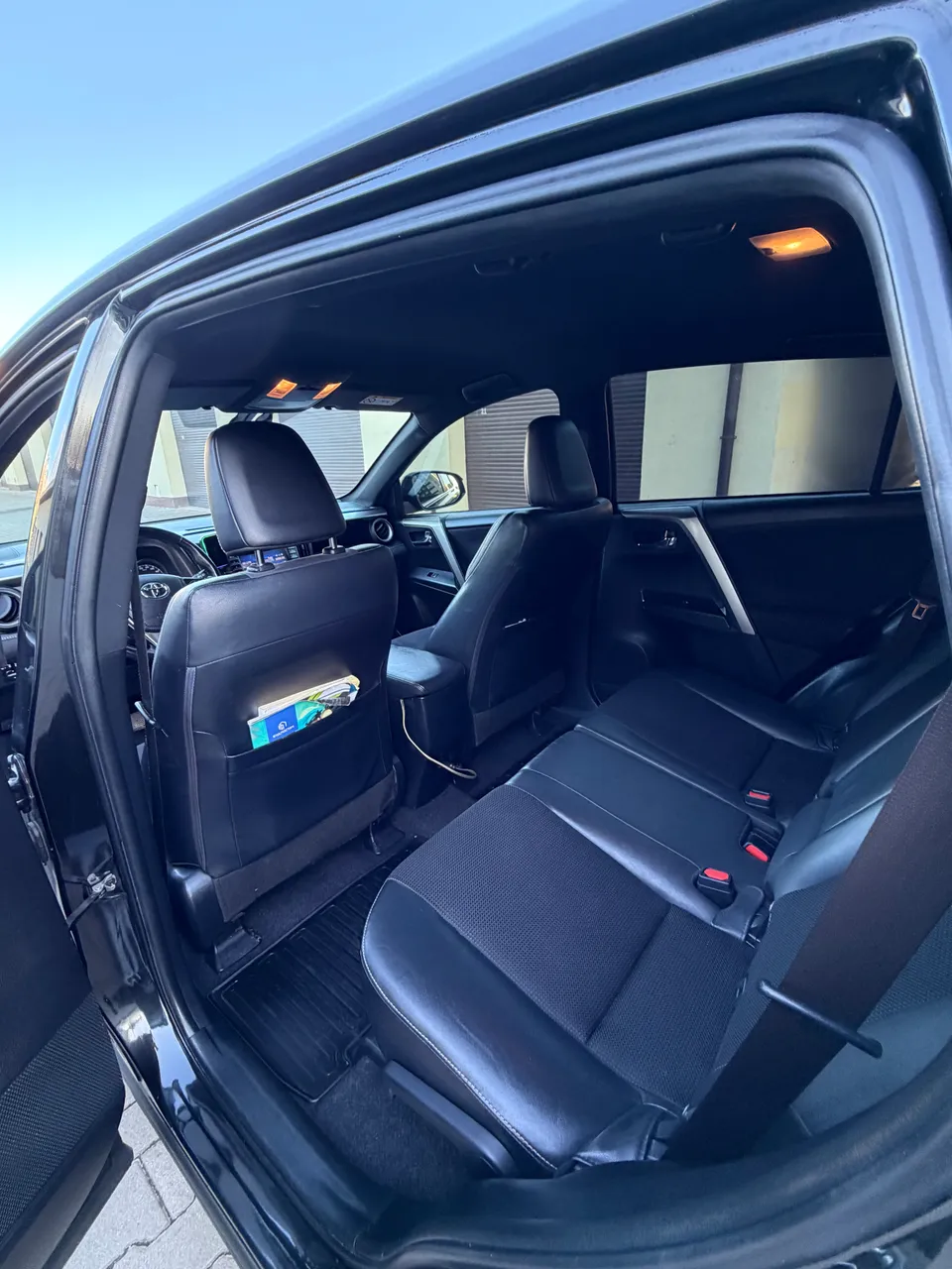 Toyota RAV4 - фото 6