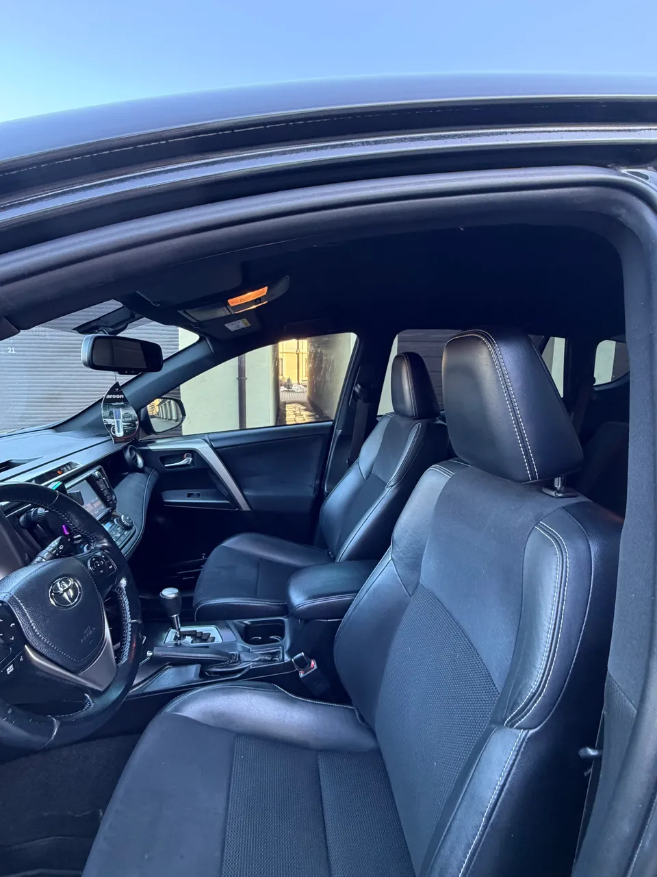 Toyota RAV4 - фото 10