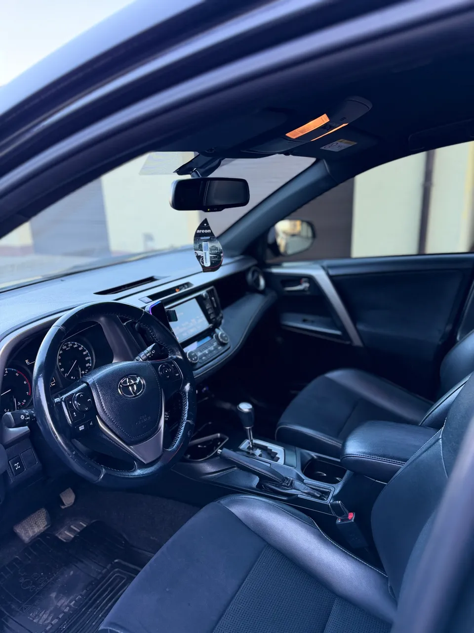 Toyota RAV4 - фото 9