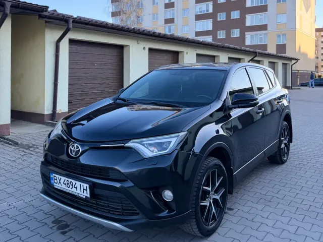 Toyota RAV4 - фото 1