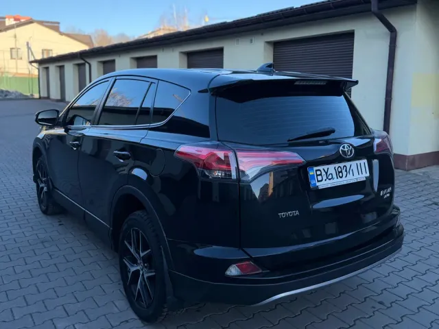 Toyota RAV4 - фото 5