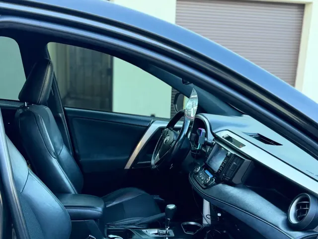 Toyota RAV4 - фото 4