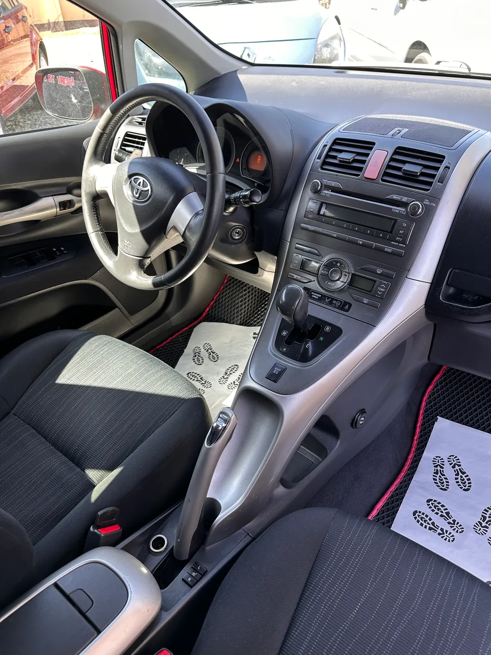 Toyota Auris - фото 8