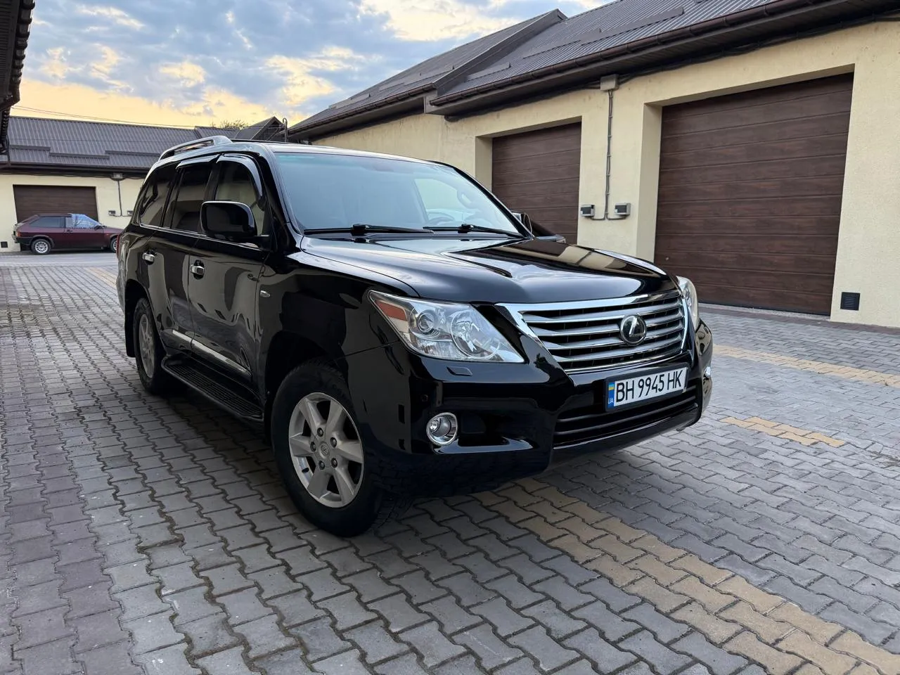 Lexus LX - фото 1