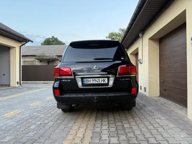 Lexus LX - фото 3