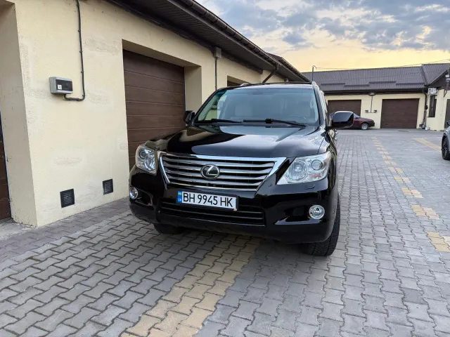 Lexus LX - фото 2