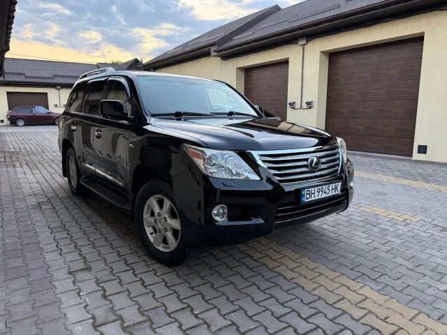 Lexus LX - фото 1