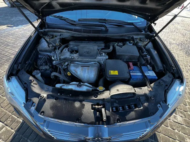 Toyota Camry - фото 2