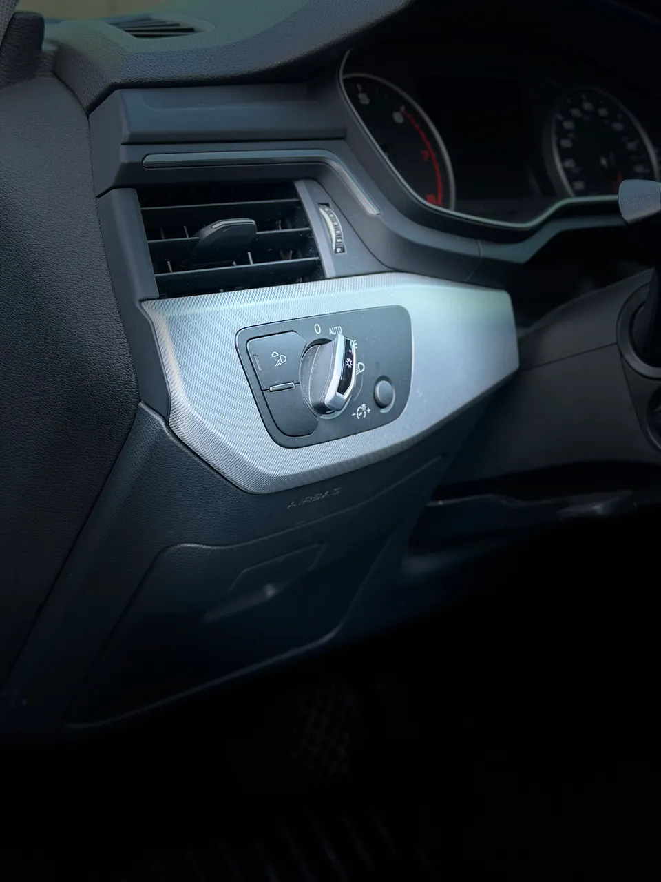 Audi A4 - фото 16