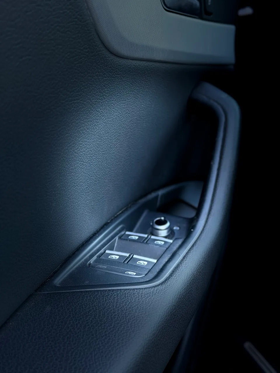 Audi A4 - фото 17