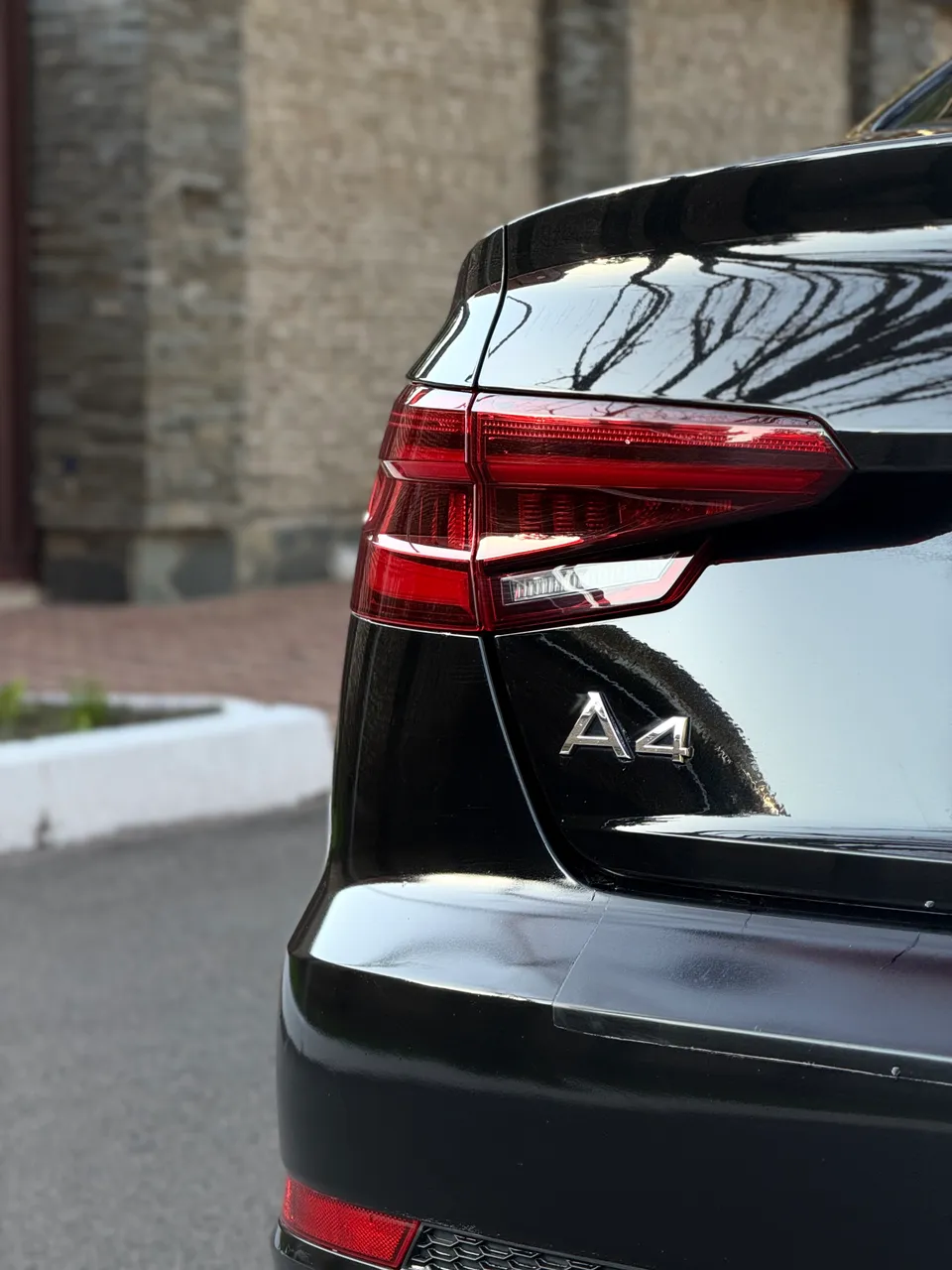 Audi A4 - фото 10