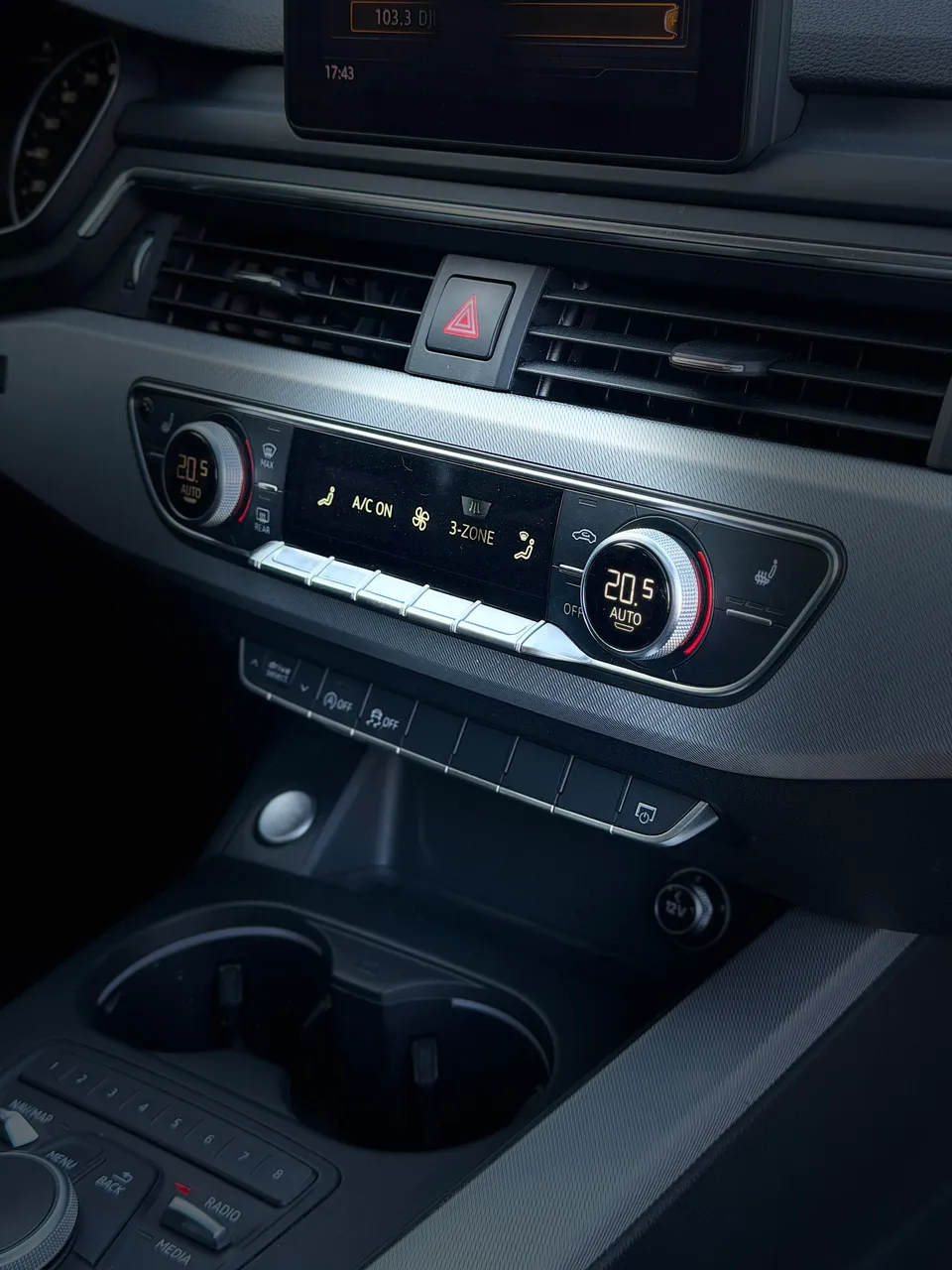 Audi A4 - фото 18