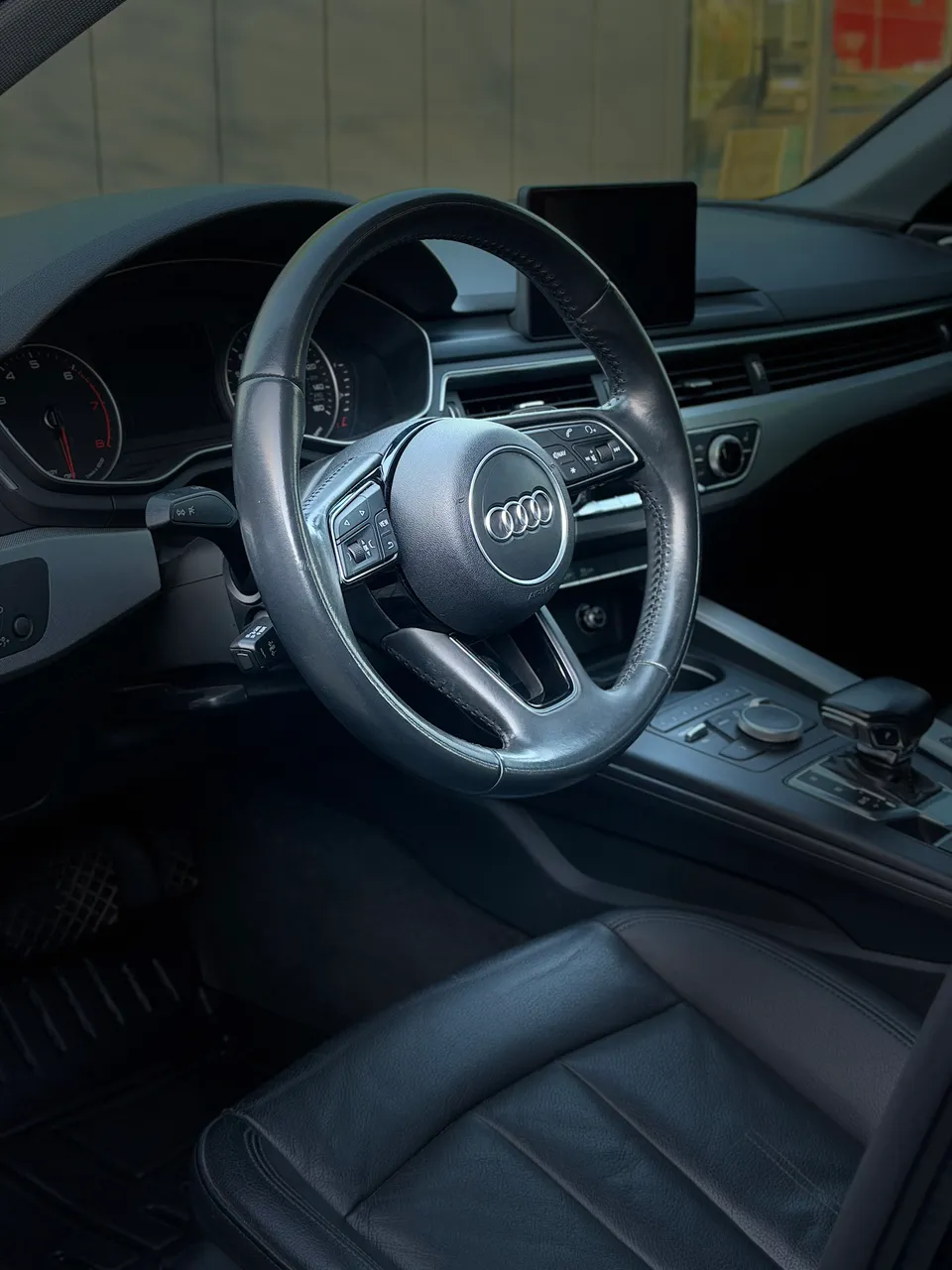 Audi A4 - фото 15