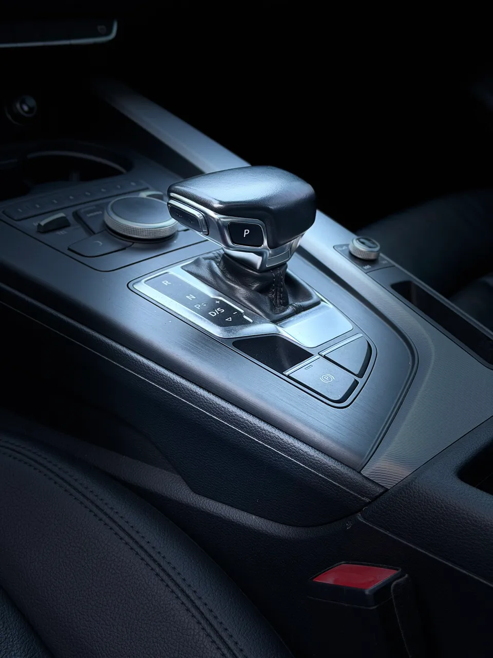 Audi A4 - фото 19