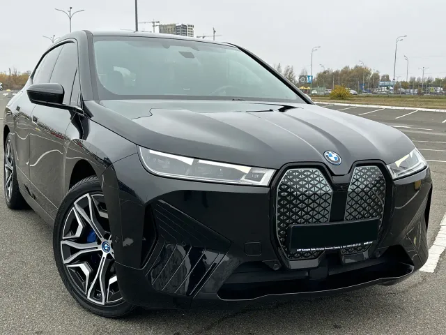 BMW iX - фото 1