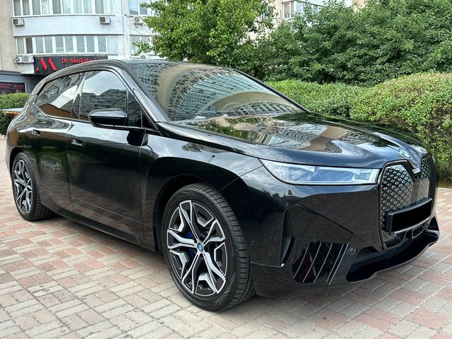 BMW iX - зображення 1