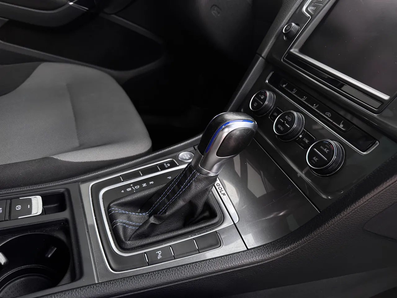 Volkswagen Golf - фото 25