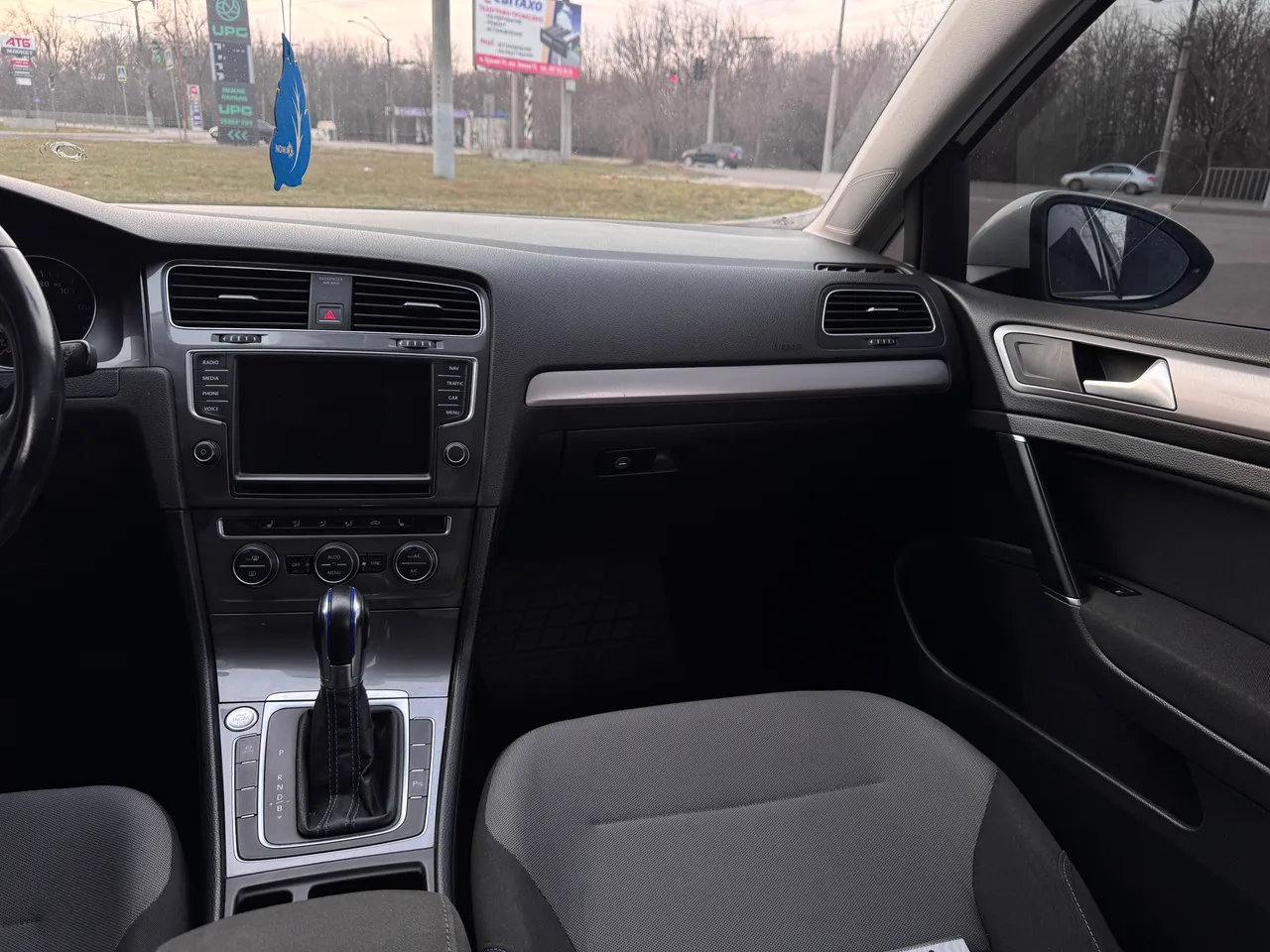 Volkswagen Golf - фото 22