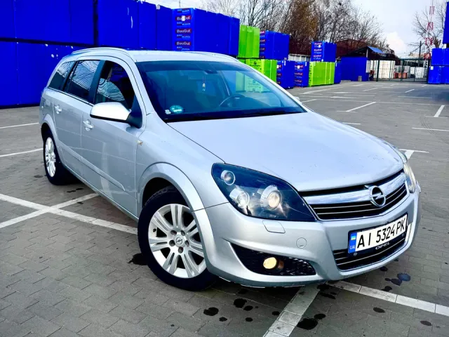 Opel Astra - фото 2