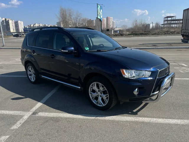 Mitsubishi Outlander - фото 3